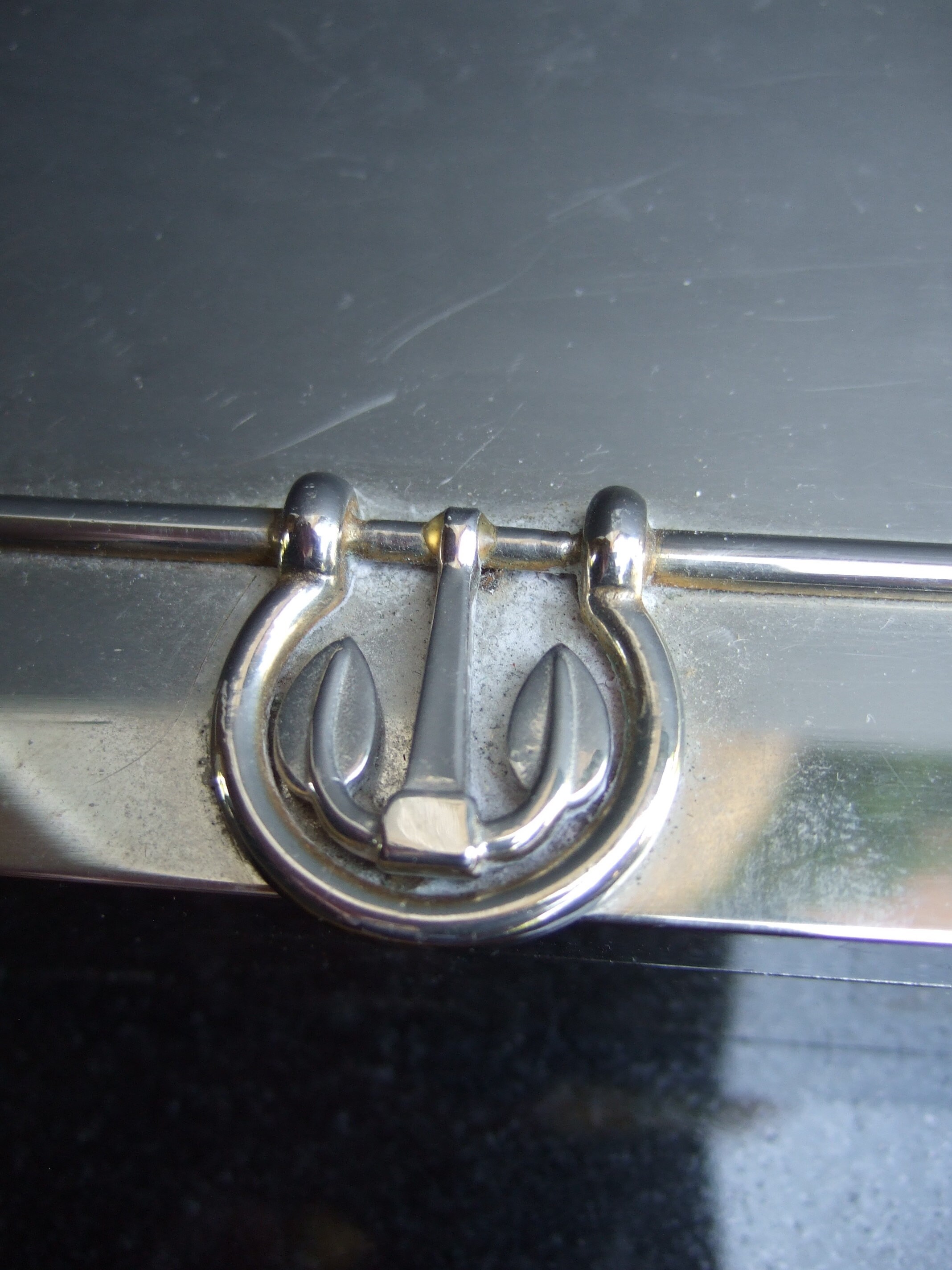 置物 GUCCI ITALY GUCCI Italy Sleek Luxurious Silver Plated Wood Lined