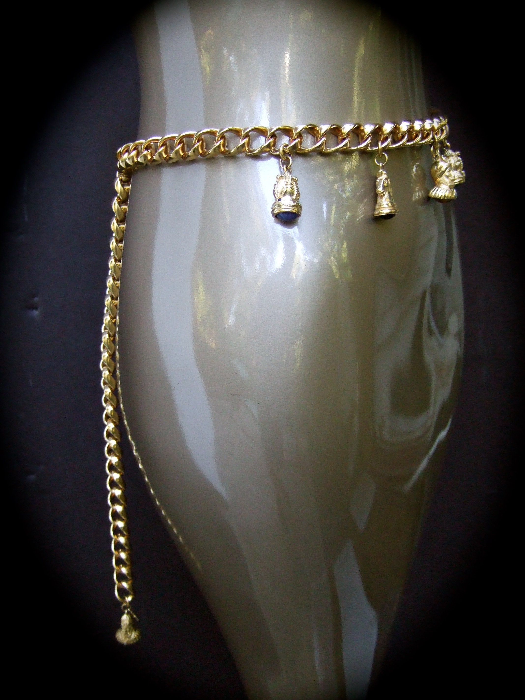 JUDITH LEIBER Dangling Charm Semi Precious Heavy Gold Chain 