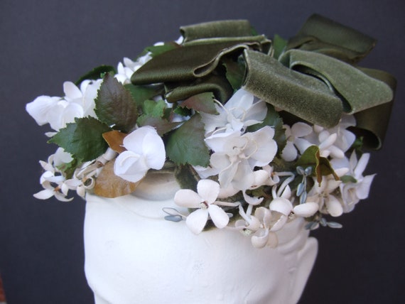 1960s White Flower Green Ribbon Hat designed by M… - image 3