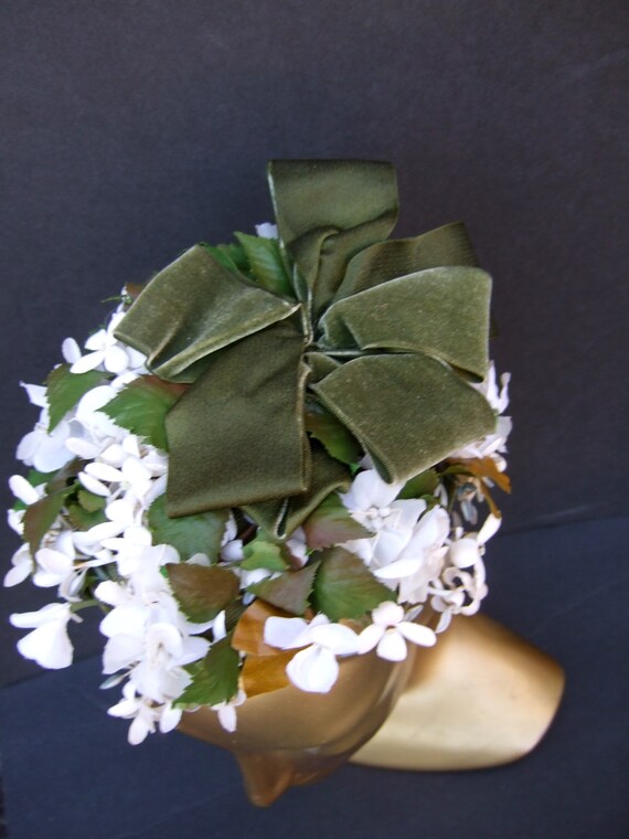 1960s White Flower Green Ribbon Hat designed by M… - image 6