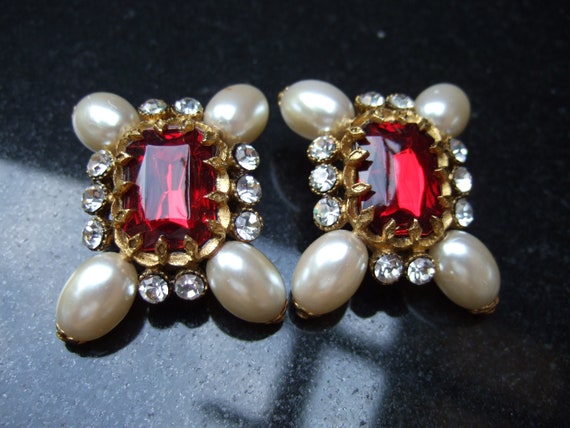 Opulent Red Resin Enamel Faux Pearl Clip-on Earri… - image 4