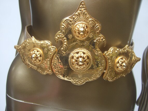 Alexis Kirk ~ Vintage (1980’s) Italy Etruscan Gold Gilt Metal Ornate Buckle Belt ALEXIS KIRK Etruscan Style Belt Buckle, Large Gilt Metal  main image 3