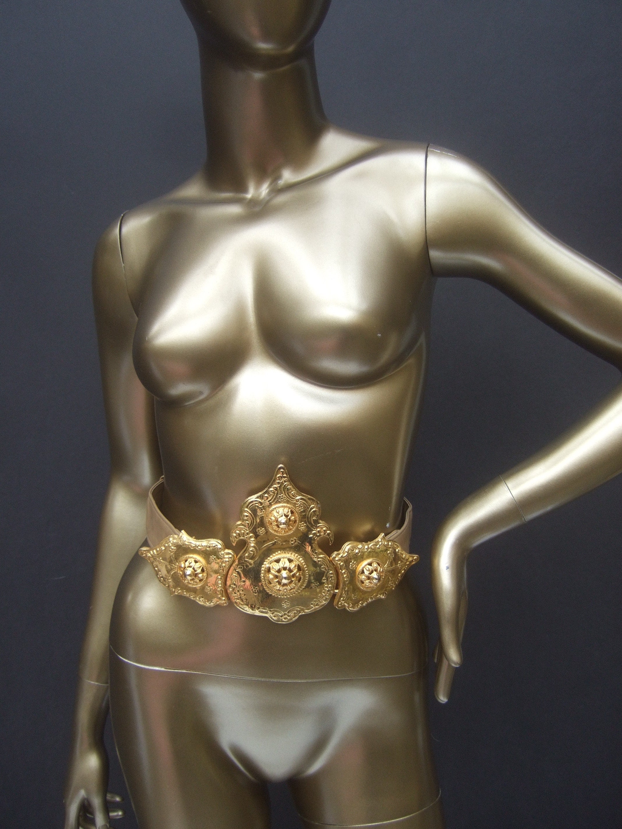 Alexis Incredible Massive Gilt Metal Etruscan Couture Belt  display picture 3