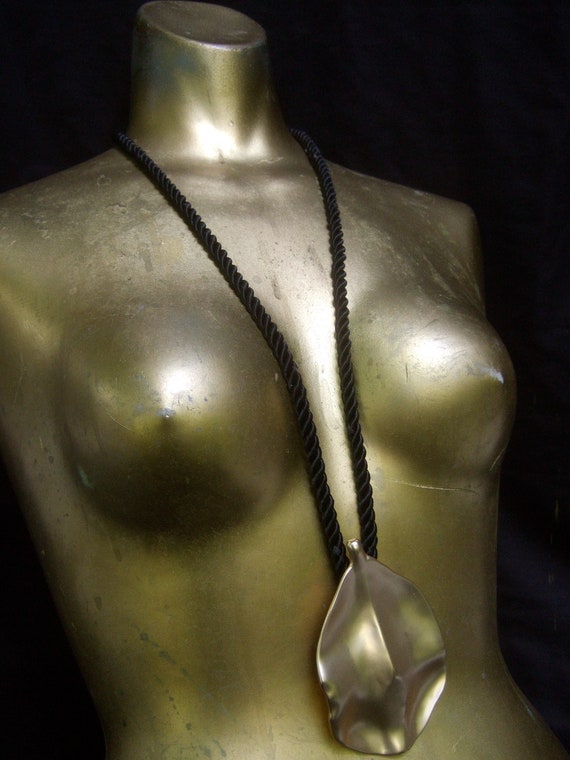KEN LANE Dramatic Gilt Metal Leaf Pendant Necklace - image 9