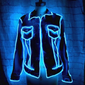 Chaquetas iluminadas personalizadas: ropa hecha a mano con luz LED, disfraz de festival, atuendo rave neón, sudadera o mono de cosplay.