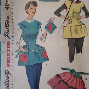 Simplicity 4492 Misses Aprons & Potholder Pattern with original transfers, sizes Small or Medium