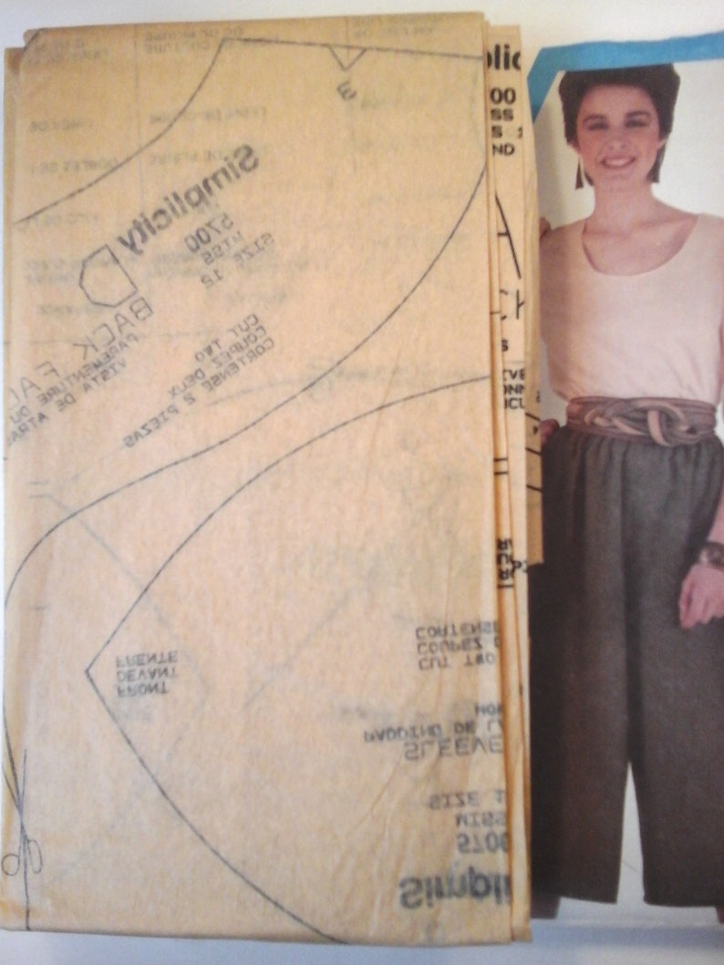 Simplicity 5700 easy Blouse and Culottes Pattern, size 10-12-14, Bust 32.5-36, 80s Split Skirt pattern, 80s blouse pattern image 5