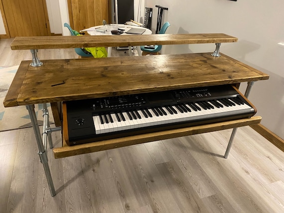 Bureau de studio de musique de style industriel avec étagère pour clavier  extensible et plate-forme pour moniteur/enceintes arrière, planche  d'échafaudage de récupération, tube en acier -  Canada