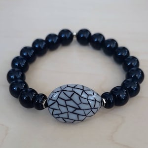 Black Onyx Bead Bracelet: Snake Skin Print Center Bead