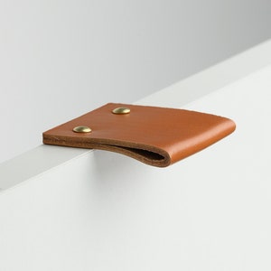 Kantengriffe aus Leder, Möbelgriffe, minimalistisch und kinderfreundlich