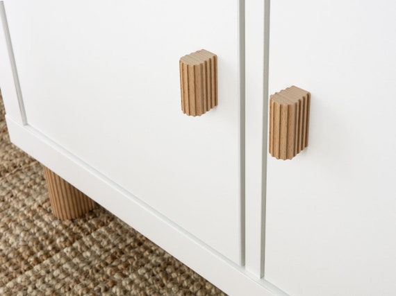 Furniture Handles, Knobs / Minimalist Beech Wood / Ribbed Scandinavian Door, Drawer Pulls 64–192mm