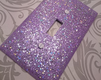 Placas para interruptores de luz, cubiertas para enchufes, balancines, decoración de unicornio kawaii, decoración para habitación infantil, color lavanda con luz holográfica plateada y purpurina morada.