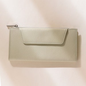 Handcrafted Ivory White Leather Wallet for Women - Ivory White Genuine Leather Wallet - Stylish & Durable Accessories for Everyday Use