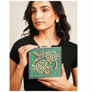 Cartera de mano de seda bordada en verde - Cartera de mano de seda bordada a mano - Cartera de noche