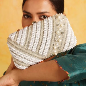 Cartera de mano de seda bordada blanca - Cartera de mano de seda bordada a mano - Cartera de noche