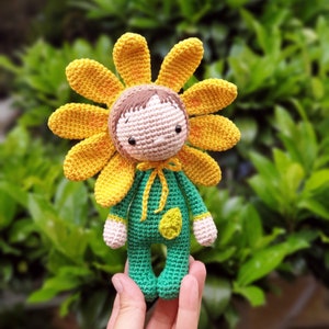 Amigurumi crochetdoll pattern "Sunny the flower girl"!