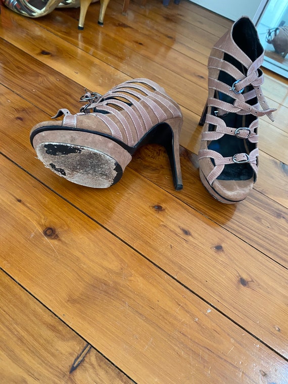 Women’s second hand sandal booties look - image 2