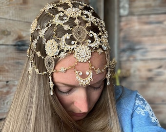 Wedding crystal headpiece~Gold hair chain~Wedding crystal headpiece~Bridal statement headpiece~Renaissance headpiece