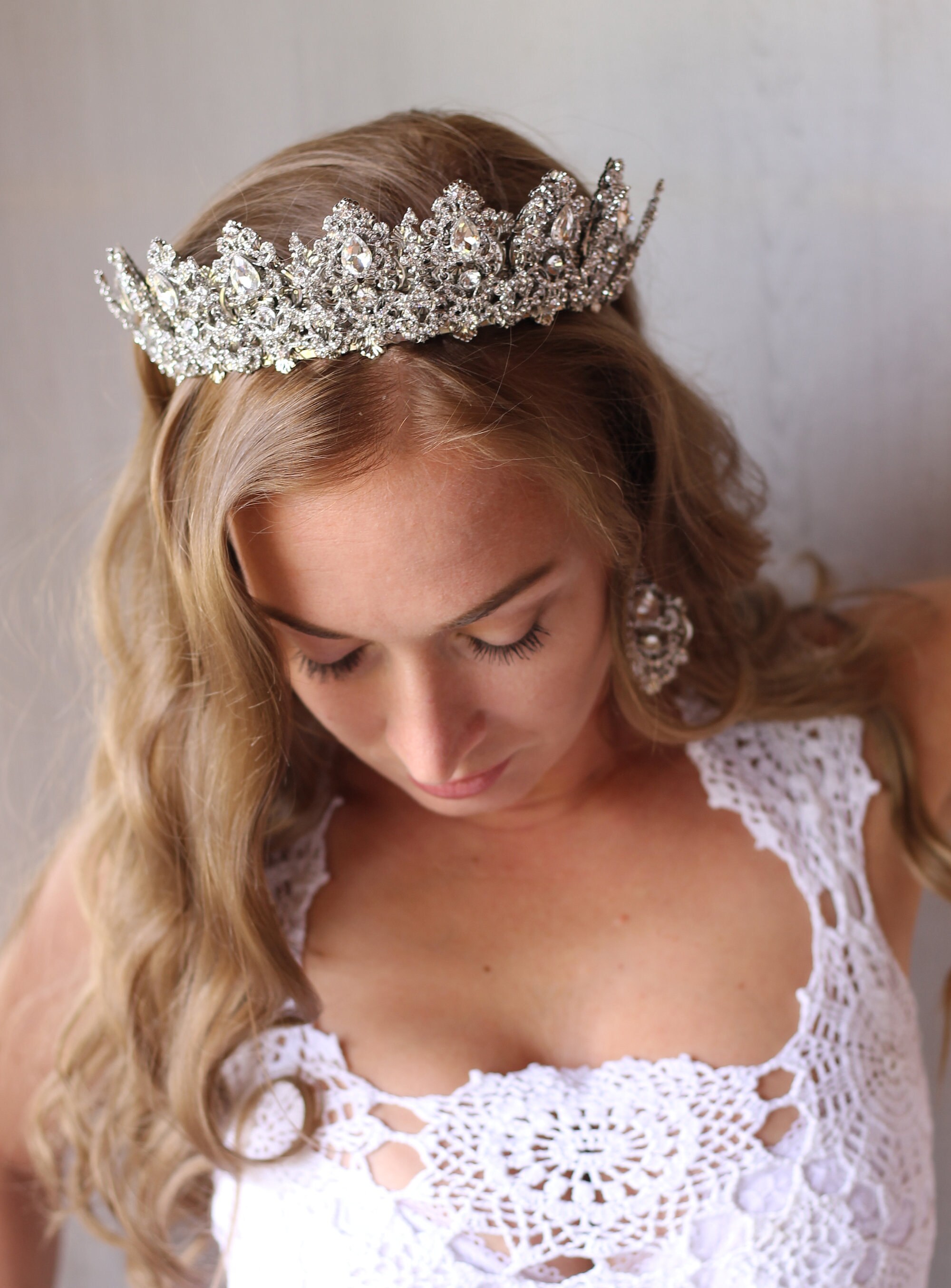 Vintage Silver Crystal Tiara Headband with Matching Dangle Earrings Emilia Vintage Crystal Silver Tiara | Silvertone Royal  main image 3