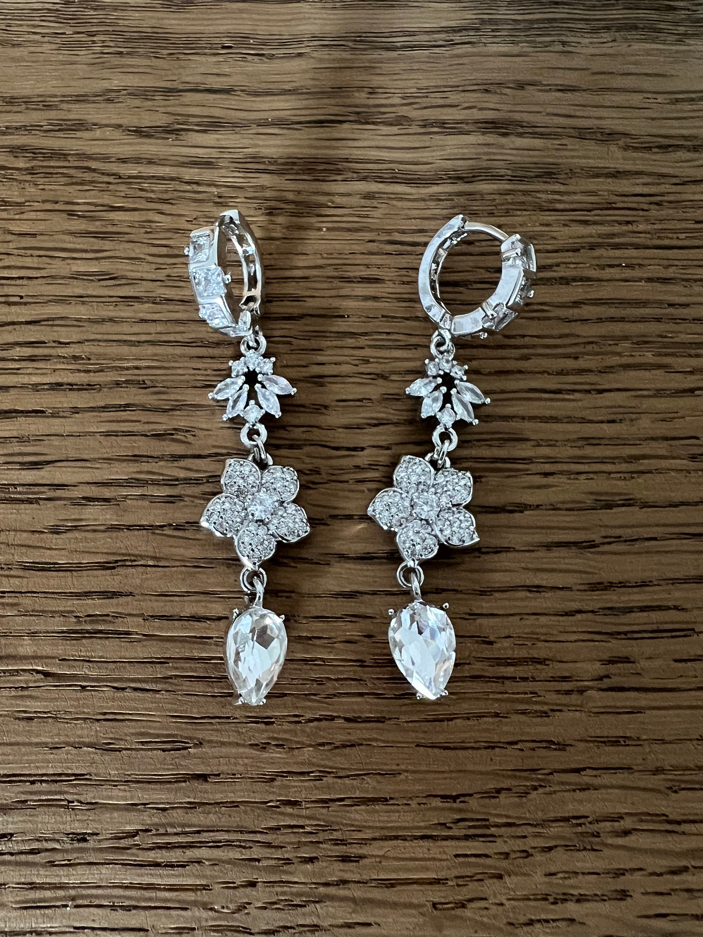 Flower wedding earrings~Silver earring~Bridal earrings~Rhinestone wedding earrings~Drop earrings~Crystal wedding earrings
