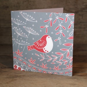 Biglietto di Natale rosso e grigio di Jacinta Robin, arte popolare scandinava