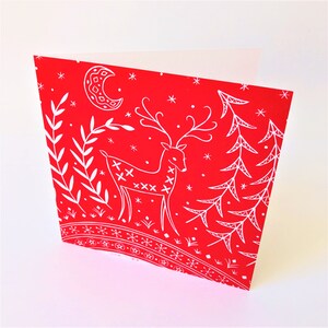 Lucy Reindeer Weihnachtskarte in rot, Grußkarte im skandinavischen Stil, Weihnachtskarte, Linolschnitt im nordischen Stil