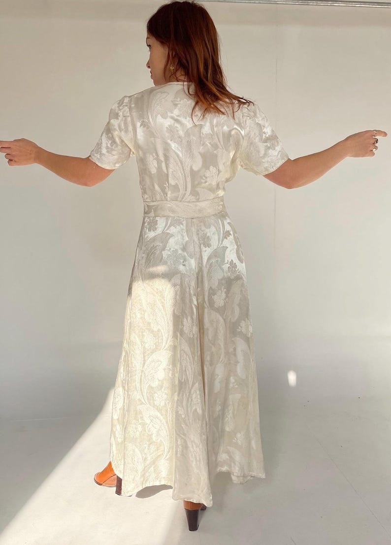 Brocade Wrap Dress in Blanco Flower Jacquard