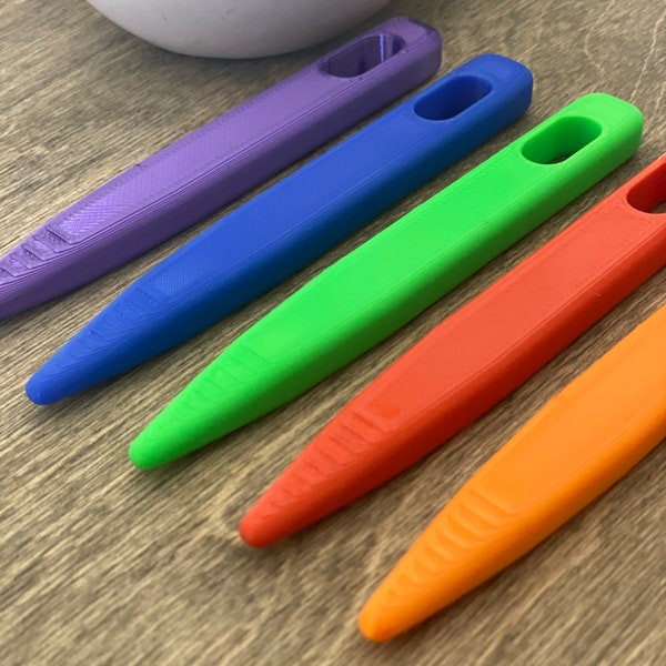 Toothbrush Rug Needle - 3D Printed - Plastic needle for weaving, nalbinding and rug making - Sewing