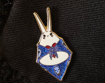 Traveling Bun Enamel Pin