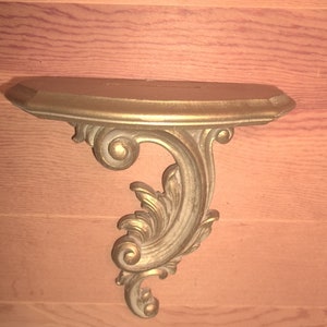 Vintage wall mount display shelf with plate groove