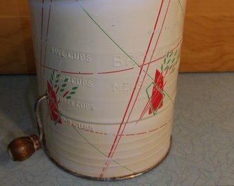 Vintage Bromwell 5 cup sifter with cool geometric design