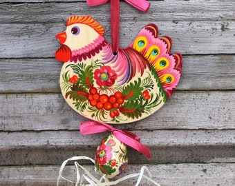 Grappige kip met ei - Paasdecoratie hanger van hout met bloemen, handgeschilderde kip van hout - Paasdecoratie om op te hangen - Petrykiwka
