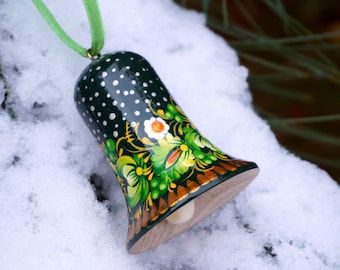 Kerstboomdecoratiebel van hout handbeschilderd Nostalgische kerstbeldecoratie met Oekraïens traditioneel bloemenpatroon