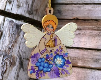 木製のクリスマス飾り天使。手描きのクリスマスエンジェル。吊り下げ用