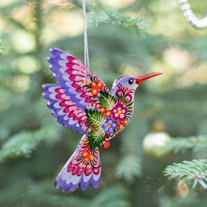 Adorno de árbol de colibrí, pájaro de madera pintado a mano con patrón floral ucraniano de la pintura de Petrykivka, arte popular, decoración navideña única