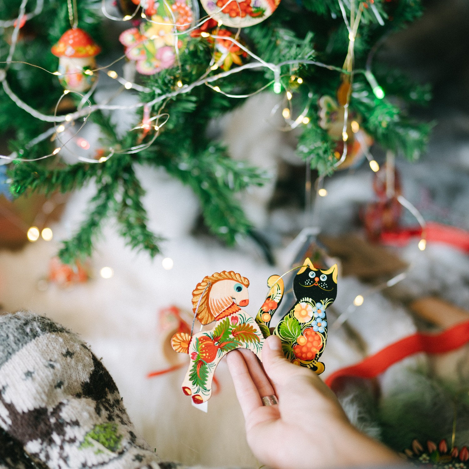 Ornement De Noël En Céramique - Amour & Cœurs Saint-Valentin - Ø 7,3 Cm Avec Ficelle Dorée