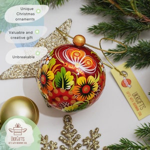 Unique Décoration à Suspendre de Noël en Bois 2 Pièces Petite Boule de Noël Ouvrable 5.5 et Сloche 6.5 Peintes à la Main Artisanal Ukraine image 5
