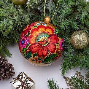 Painted Christmas ball with flowers design / gift-box, wooden ukrainian Christmas ball decorations with Perykivka painting, Handmade baubles