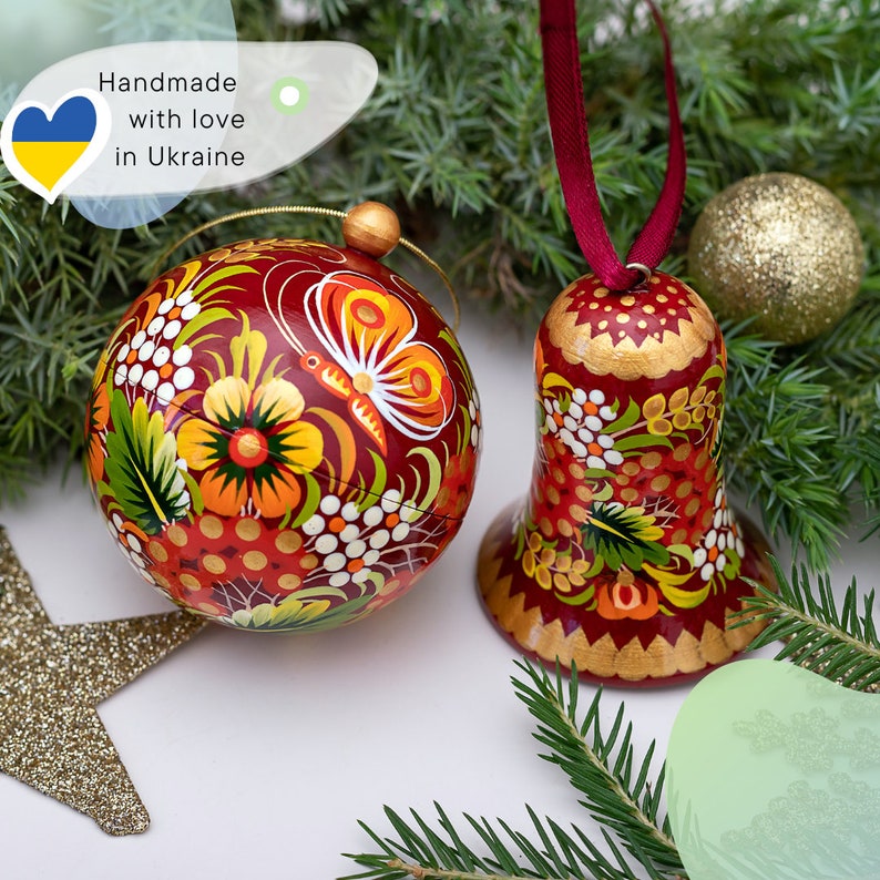 Unique Décoration à Suspendre de Noël en Bois 2 Pièces Petite Boule de Noël Ouvrable 5.5 et Сloche 6.5 Peintes à la Main Artisanal Ukraine image 2