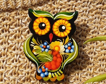 Owl wooden brooche, Folk-Style Fashion pin owl, painted by hand for Owl lovers