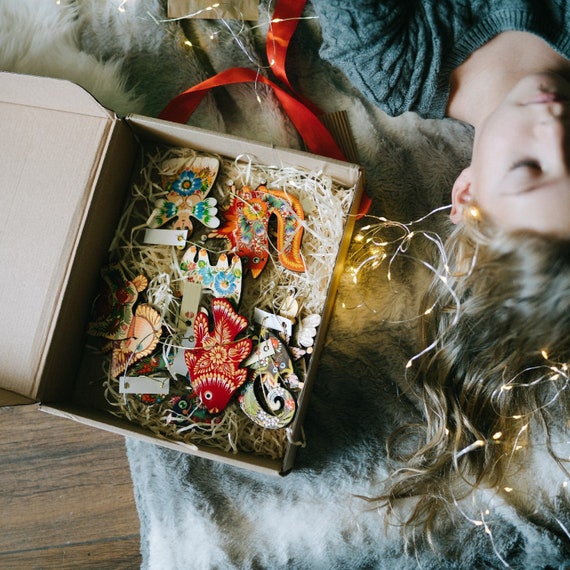 Beidseitig Handbemalt ukrainische Petrykiwka-Malerei Handgemachter Christbaumschmuck Katzen Paar 2 Tiere Holzfiguren für Christbaum Weihnachtsgeschenk für Katzenliebhaber Beidseitig Handbemalt ukrainische Petrykiwka-Malerei Handgemachter Christbaumschmuck Katzen Paar 2 Tiere Holzfiguren für Christbaum Weihnachtsgeschenk für Katzenliebhaber