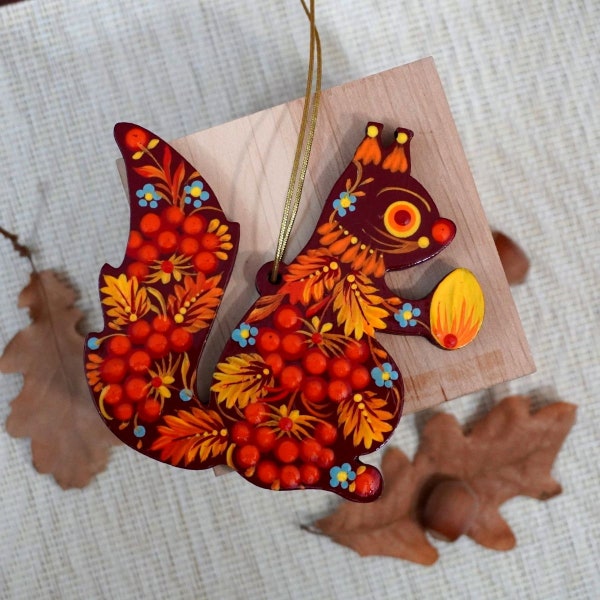 Squirrel christmas ornaments handcrafted, wooden christmas tree animal decorations, Squirrel decorations, exclusive handpainted ornaments