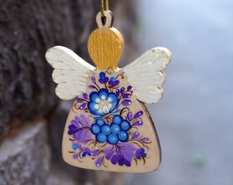 木製のクリスマス飾り天使。手描きのクリスマスエンジェル。吊り下げ用