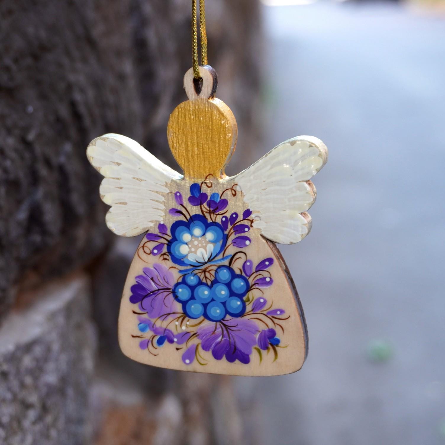 木製のクリスマス飾り天使。手描きのクリスマスエンジェル。吊り下げ用