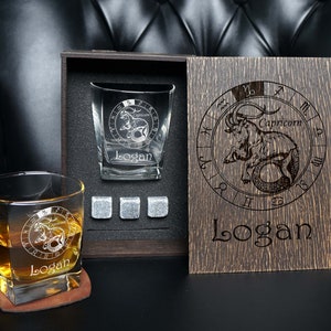 Steinbock Geschenkset, Personalisiertes Sternzeichen Whiskyglas in Holzbox