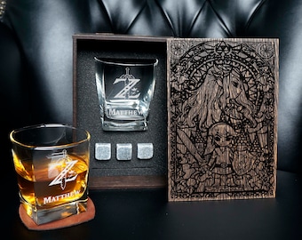 Coffret cadeau de whisky personnalisé Dessous de verre et pierres à whisky en verre gravées dans une boîte en bois Ensemble de verres à whisky Cadeaux pour garçons d'honneur Cadeaux d'anniversaire pour lui