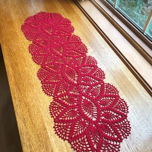 Camino de mesa de crochet, hecho a pedido, tapete ovalado de encaje de crochet, centro de mesa ovalado, camino de mesa rojo hecho a mano, tapete de piña vintage