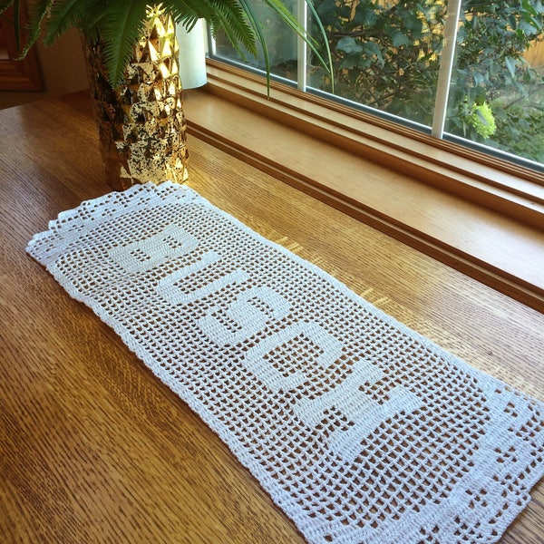 Crochet Name Doily; Made to Order; Personalized Doily; Wedding Gifts; Wedding Anniversary gifts; Name Crochet Gifts; Crochet Table Runner