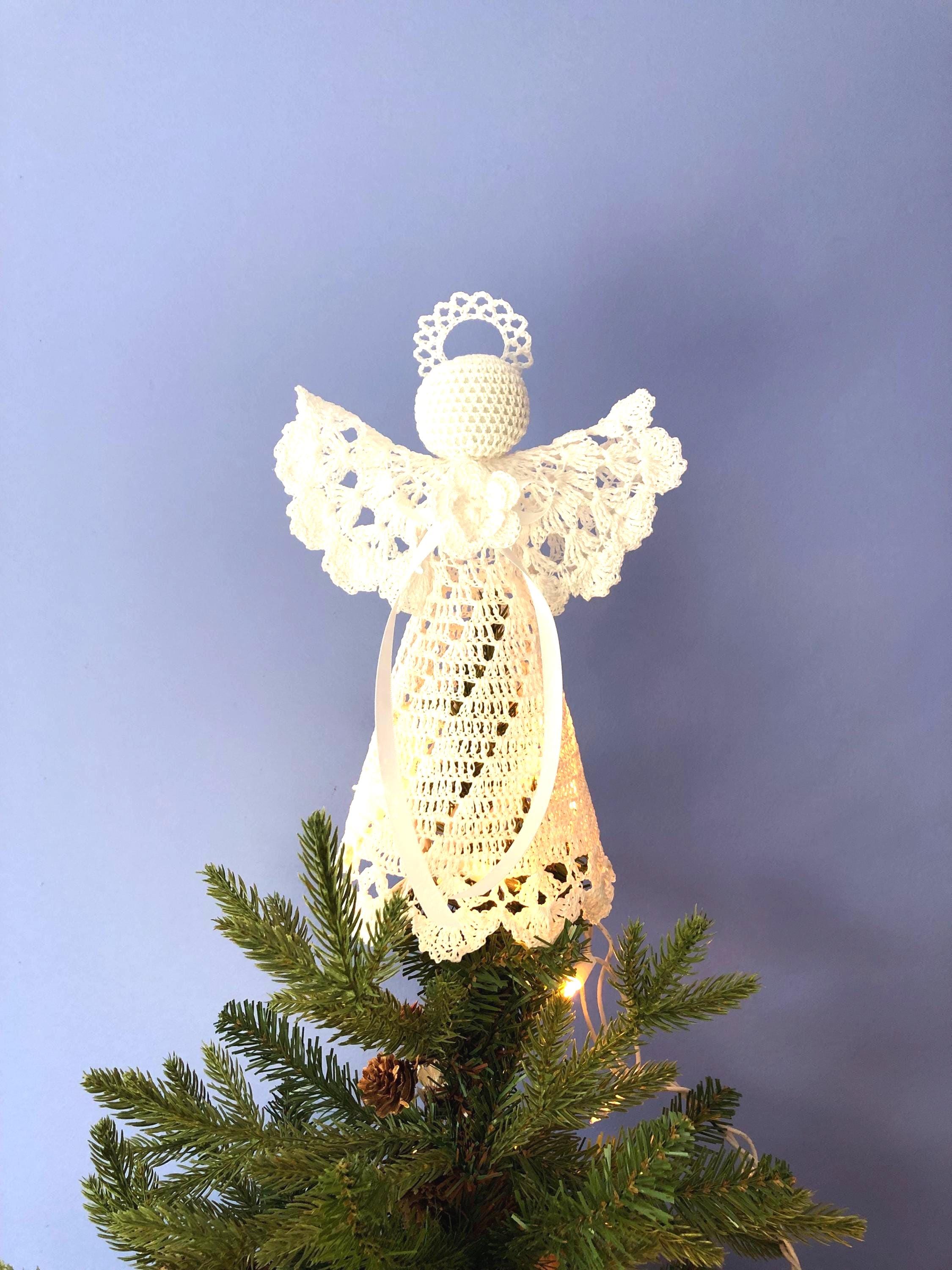 かぎ針編みの天使のクリスマスツリートップ：白いコットンのホリデー