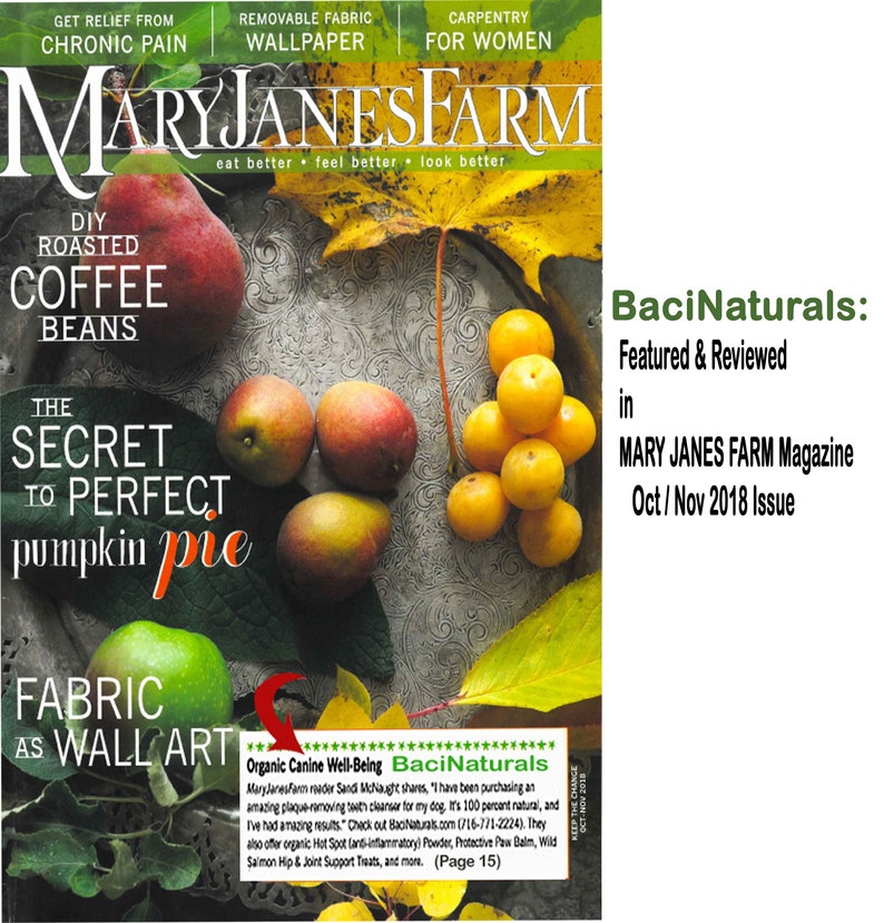 Puede incluir: Una portada de revista que presenta una naturaleza muerta de ciruelas amarillas y una manzana verde en una bandeja plateada. La revista se titula "Mary Janes Farm" y presenta el texto "El secreto de la tarta de calabaza perfecta" y "DIY Roasted Coffee Beans". La revista tambi&eacute;n presenta un art&iacute;culo sobre BaciNaturals, una empresa que fabrica productos org&aacute;nicos para mascotas.